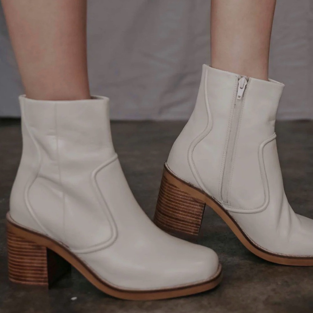SEYCHELLES: DELICACY LEATHER BOOT